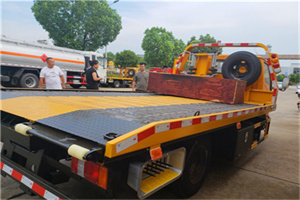 新兴附近拖车电话号码服务