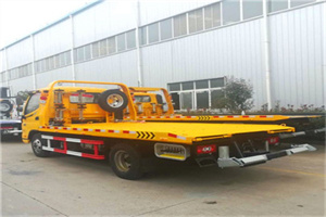 新兴附近拖车救援搭电